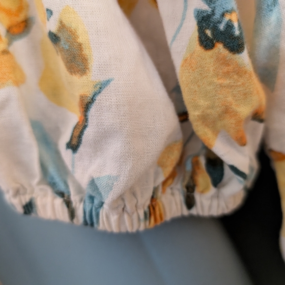 GAP Top - Picture 5 of 5